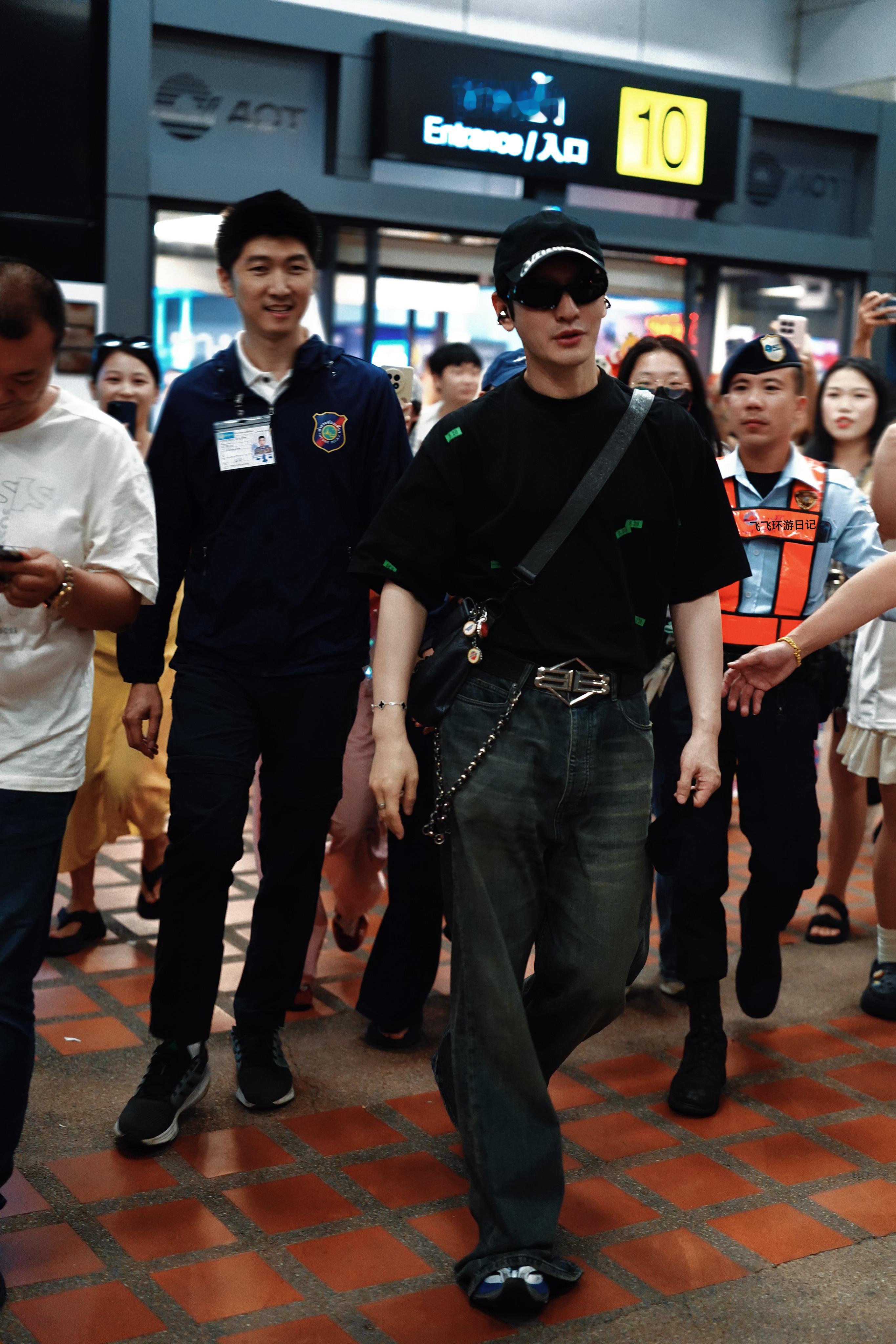 260516📸 泰国清迈🛬接到黄博士归来店长你答应了要多出门的哦！中餐厅 黄