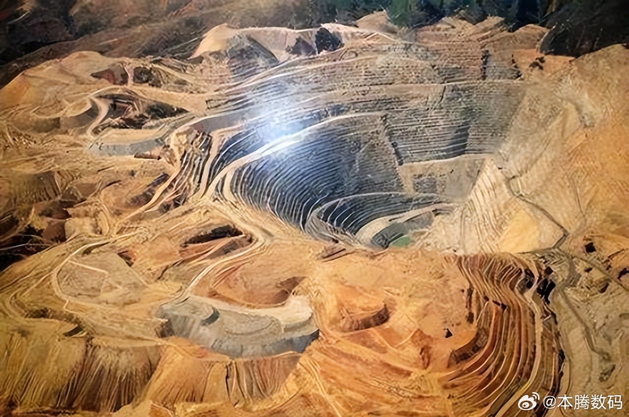 它的名字叫铼，化学符号Re。很多人可能连这个字怎么念都得愣一下——念＂lái＂美