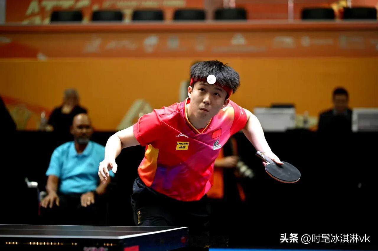 王楚钦输了一把，张本智和也输了，韩国的小申也输了，林诗栋也打得很艰难

这个场地