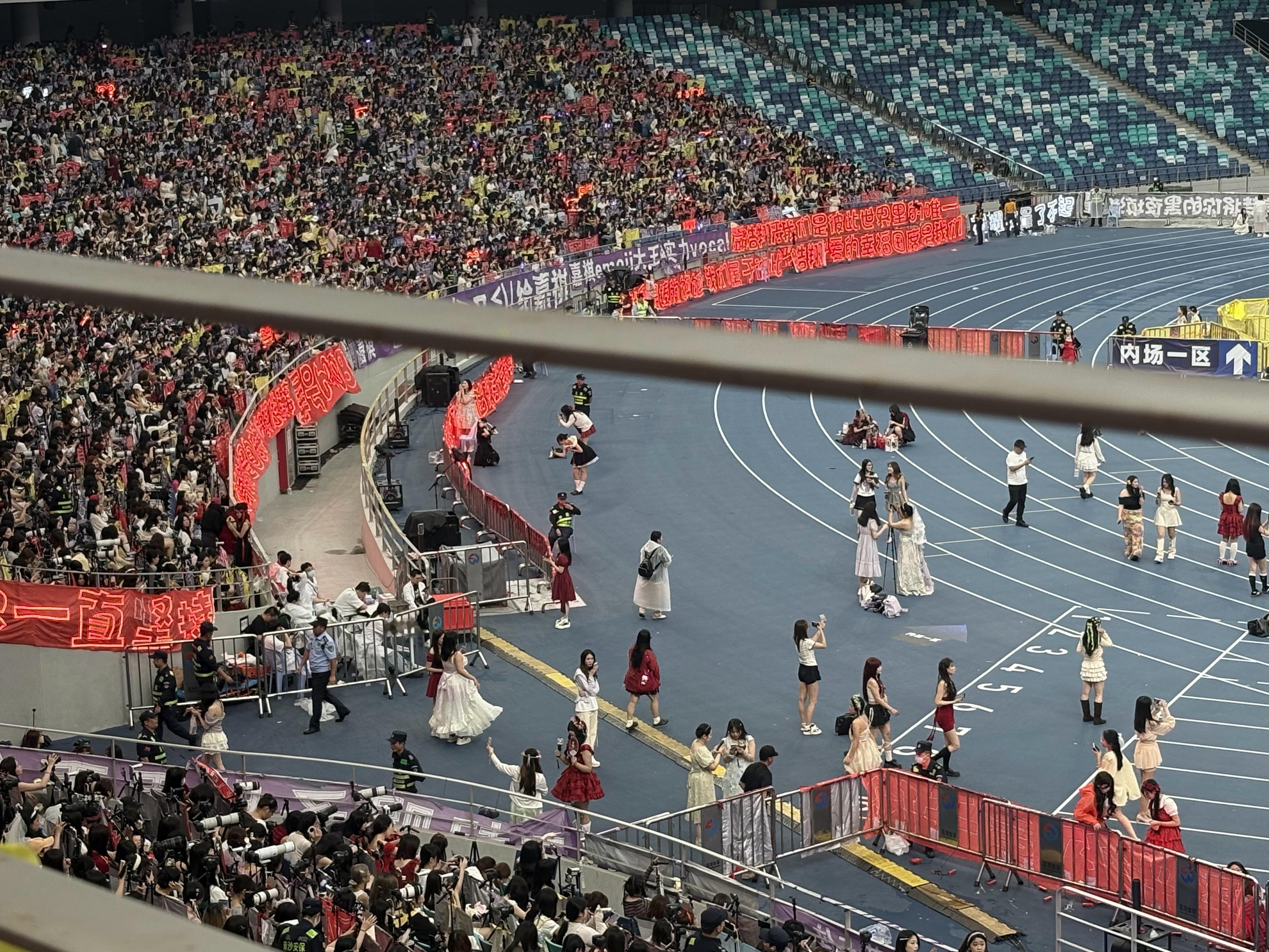 基本上全是红！！！ 