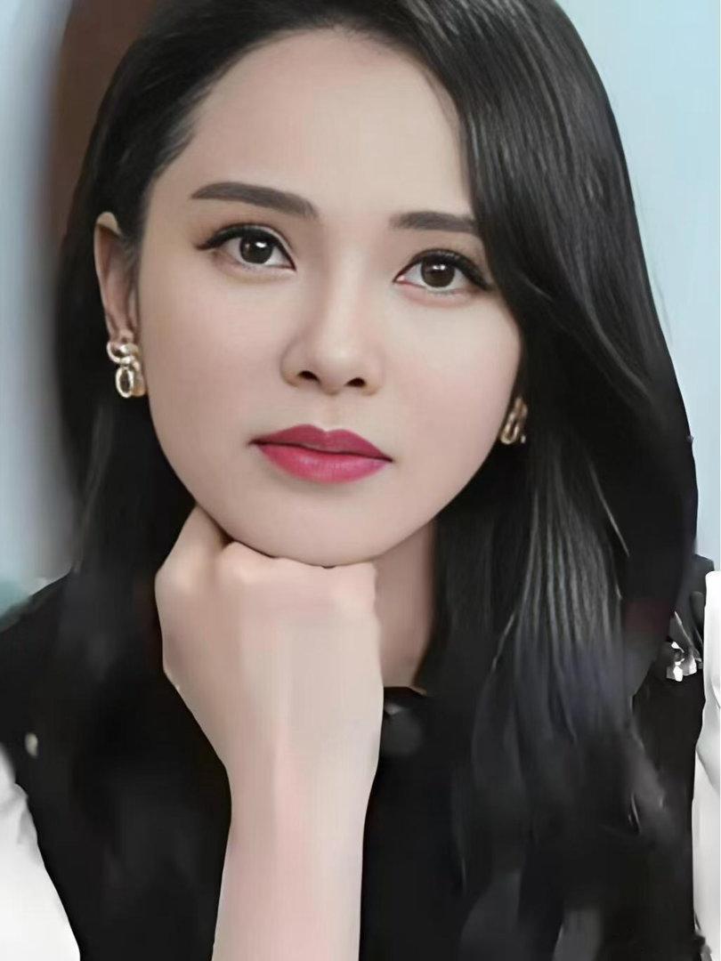 地震了伊能静一手女儿一手狗遇到危险第一反应护住弱小，伊能静又细心又果敢，可怜秦昊