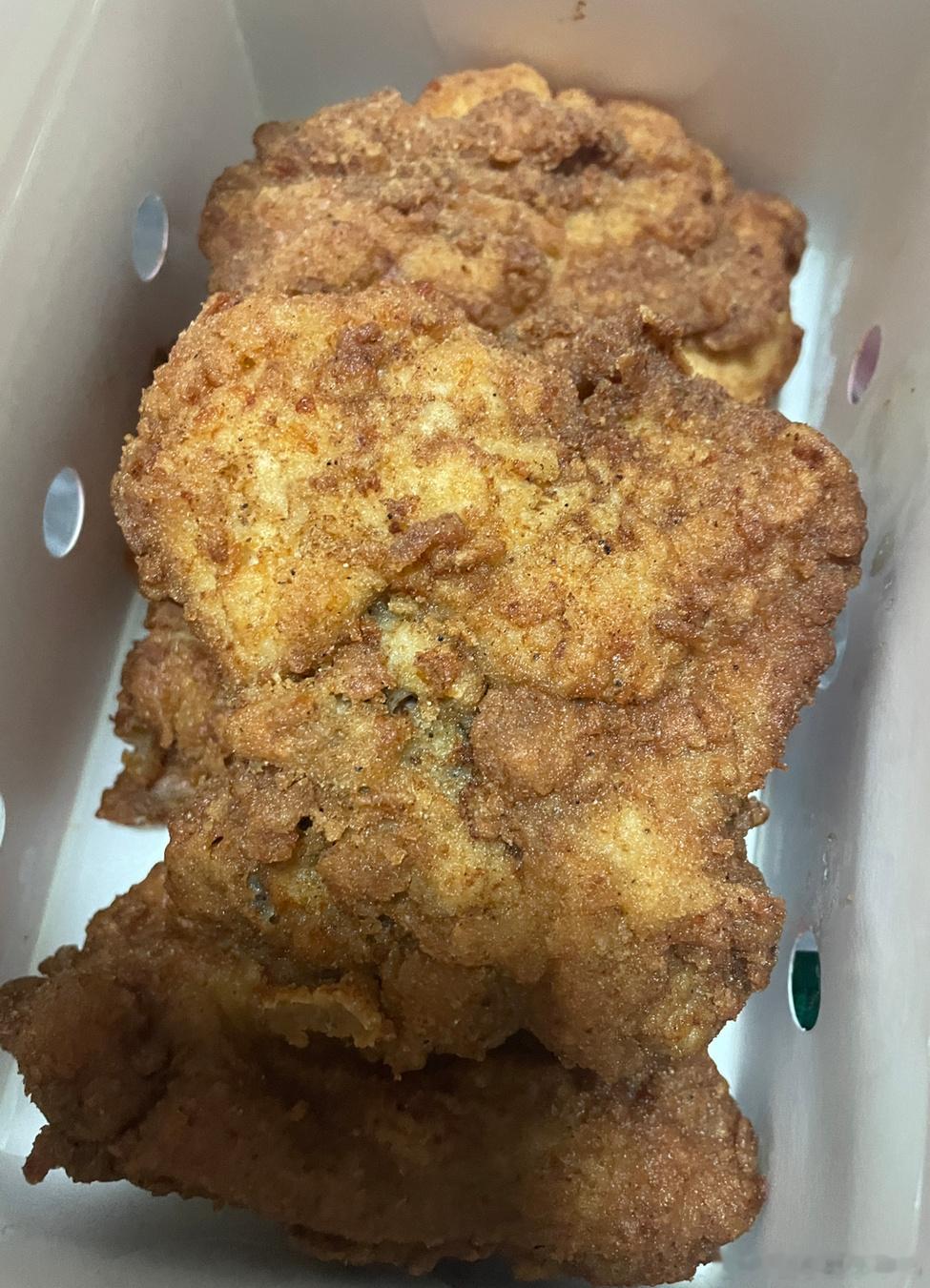 我吃疯狂星期四他吃轻食今日份已度过～ ​​​