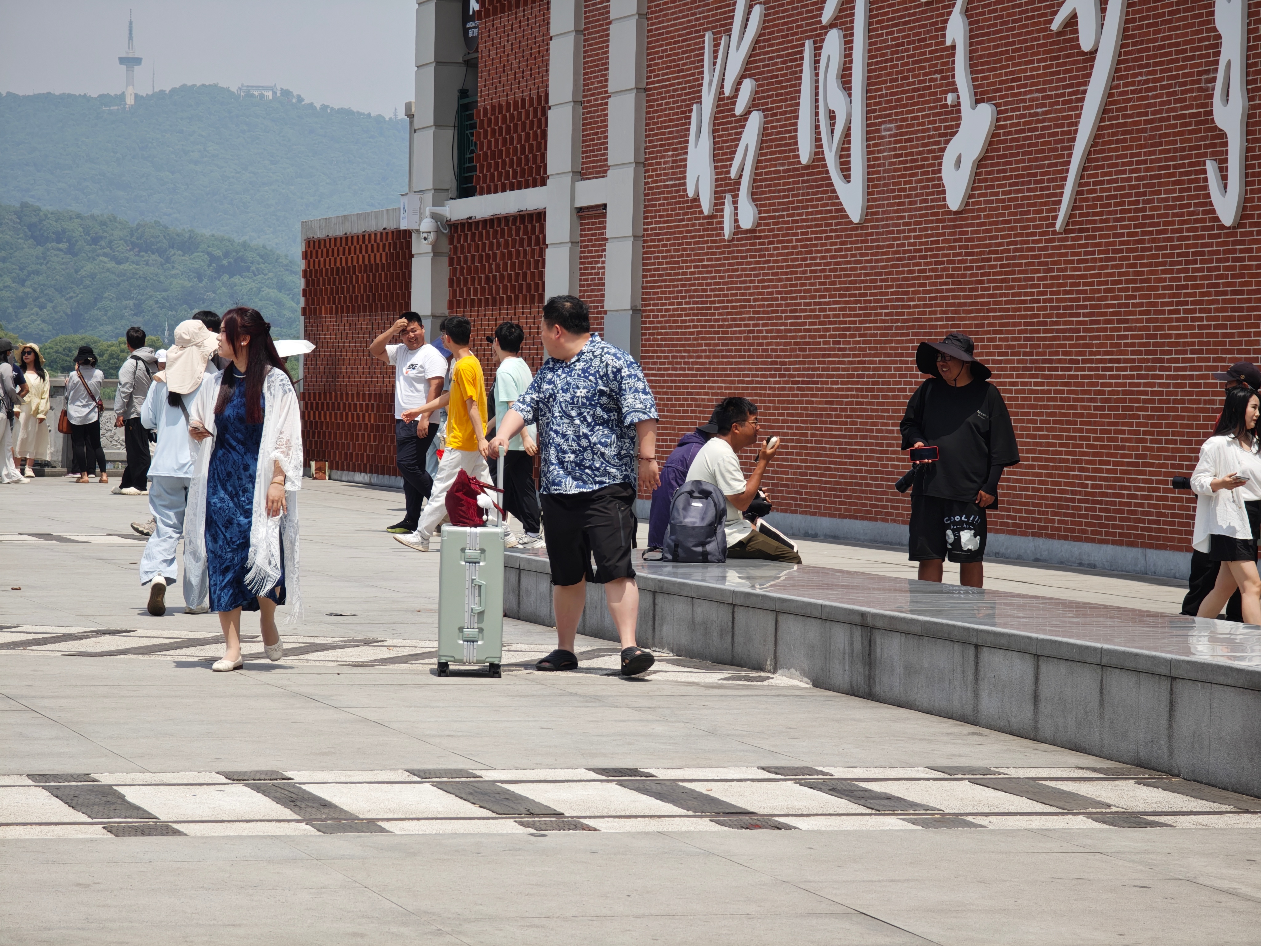 几个用长焦带闪光灯的还行，其他/她的感觉容易踩坑 长沙·恰同学少年广场