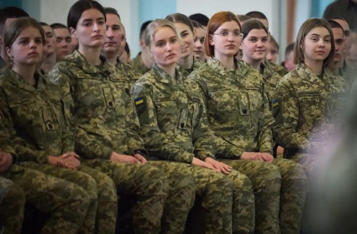 【乌克兰战场逃兵严重，女兵上前线】

根据“军事事务”网站的报道称，在哈尔科夫战