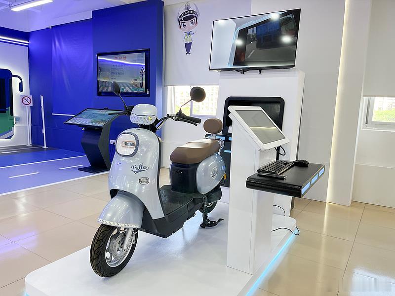 【专家回应零公里旧国标二手车风险】旧国标电动自行车变零公里二手车 记者在调查中，