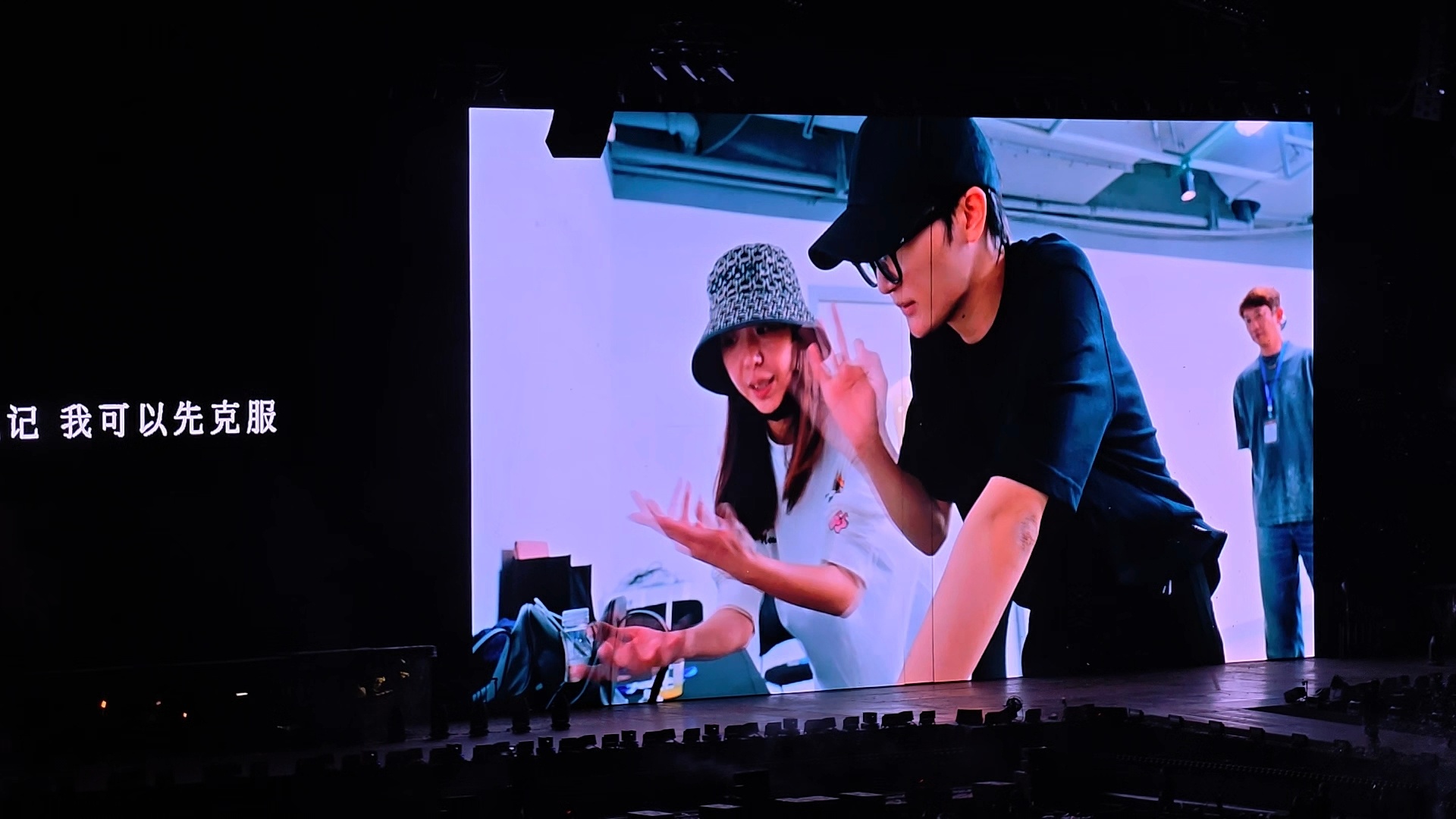 周深沈阳演唱会周深出道十二周年快乐 一点一滴回忆，看懂时已经泪流满面 