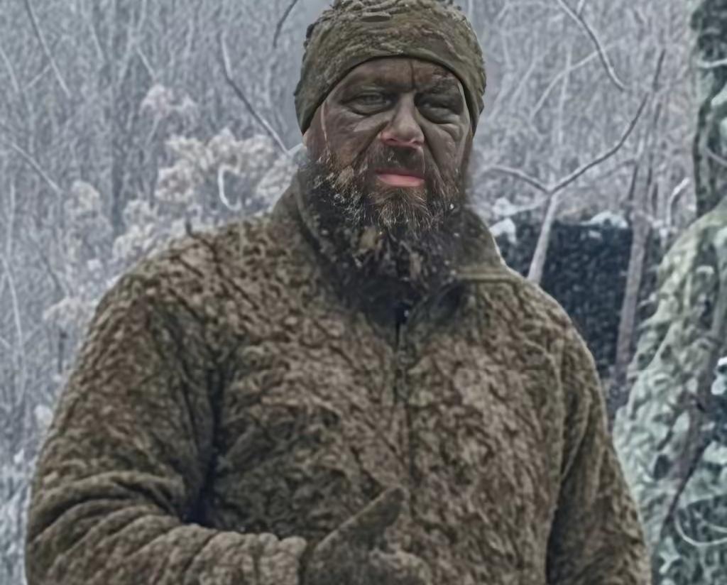 俄罗斯最强的“小强”，这是一起真实发生、极具戏剧性的战场生存奇迹。
一名涉事士兵