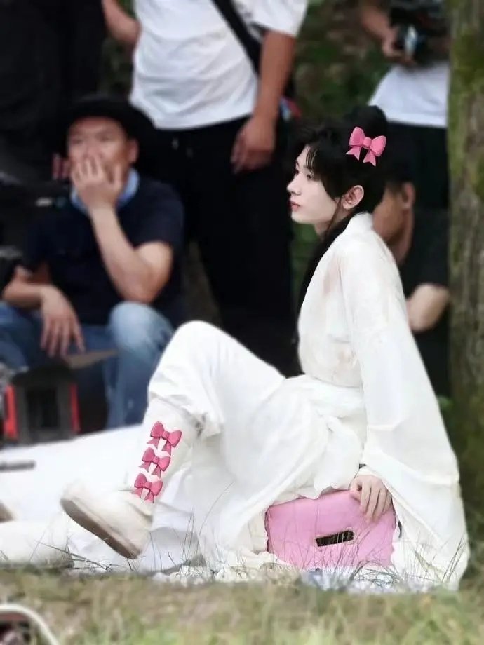 到底是谁在泥塑成毅 看起来真的会不适 ​​​