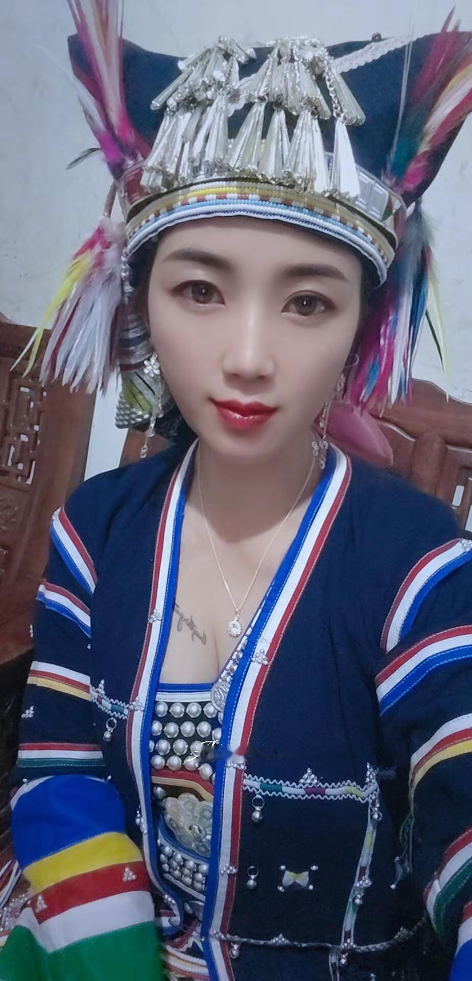 总要穿一次少数民族服饰