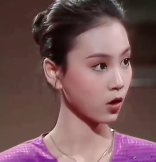 不敢相信，年轻时候的刘雪华，竟然比赵雅芝还要惊艳。怪不得观众都说，现在的内娱小花