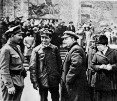🔴 1919年5月25日，俄罗斯苏维埃联邦社会主义共和国全民军事训练部队首次阅