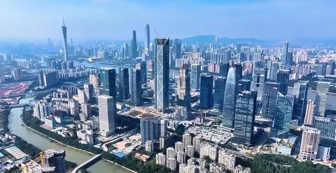 广州留给重庆当老四时间不多了
2024年，重庆GDP凭借微弱优势，硬是把千年商都