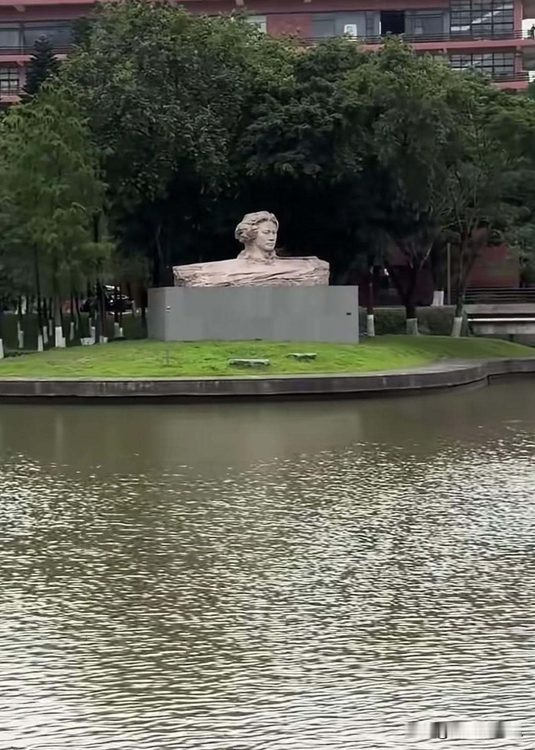 广州的桔子洲头——青年毛泽东雕像