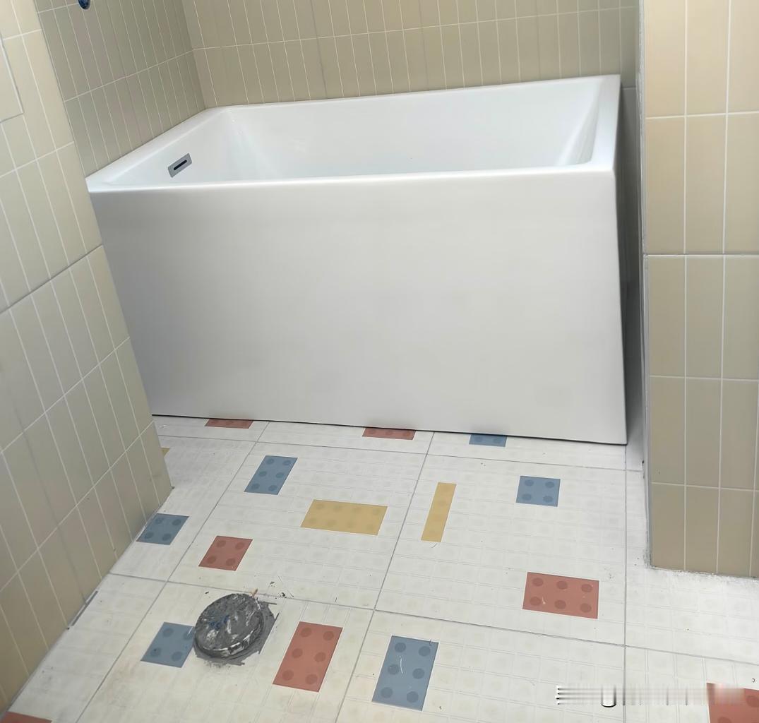 浴缸躺进去也就那样
给大家一个参考：
小户型浴缸🛁 1.2米的浴缸，深泡缸，高