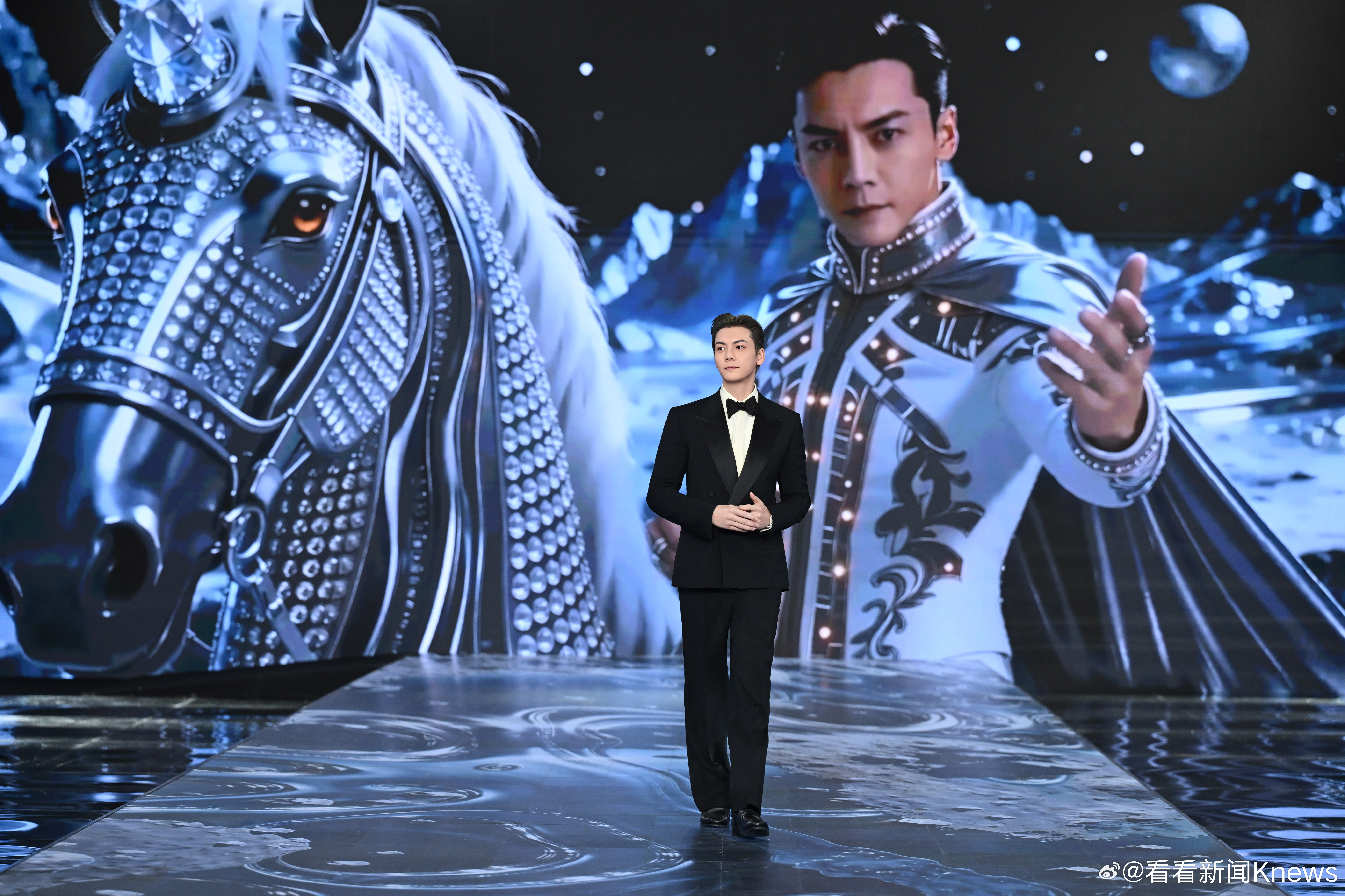 【锁定东方卫视！#电视剧品质盛典今晚播出# 】红毯美图新鲜放送，群星踏光而至，用