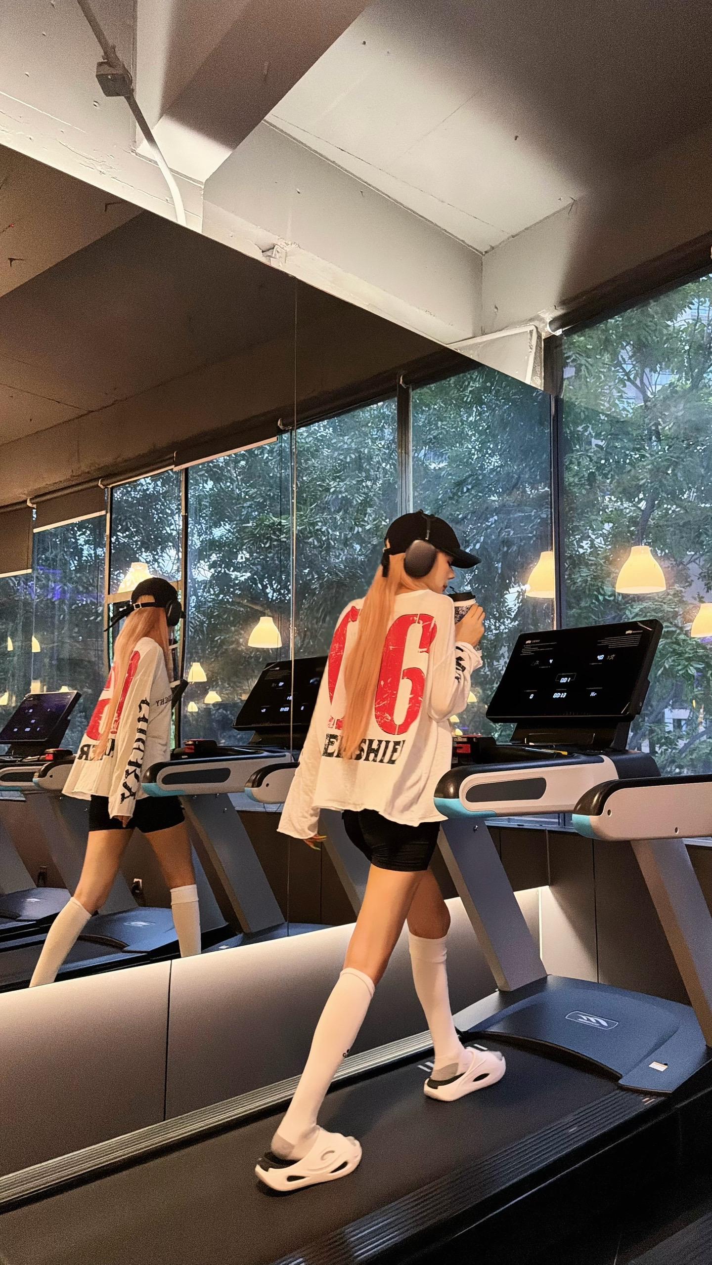 哎没什么呀 你会遇到新的人 我也是 我们都不要说谁离不开谁