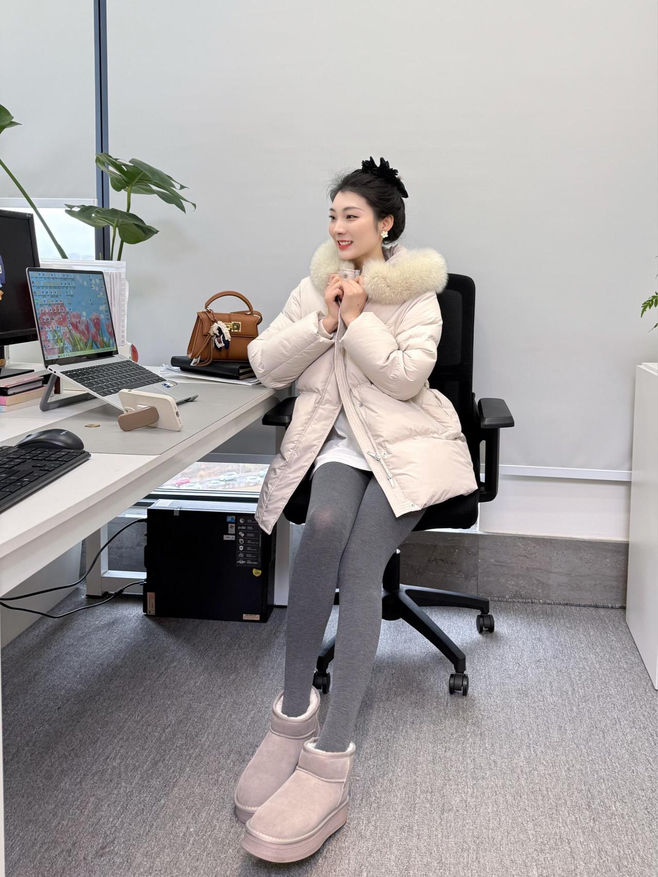 领导的穿搭｜爱你老己，今天穿的也很漂亮||好喜欢软糯糯羽绒服～好看又保暖
还有减