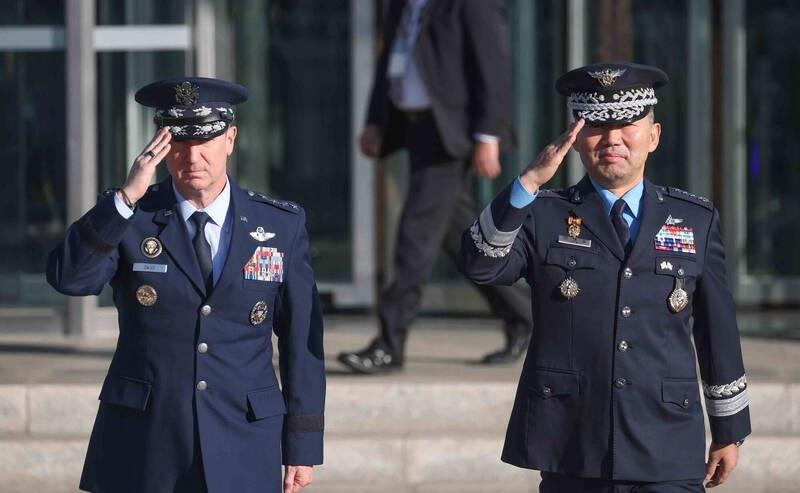 【全面清洗？韩国拟撤换联合参谋本部40名将官 意在消除尹锡悦戒严余波】海外新鲜事