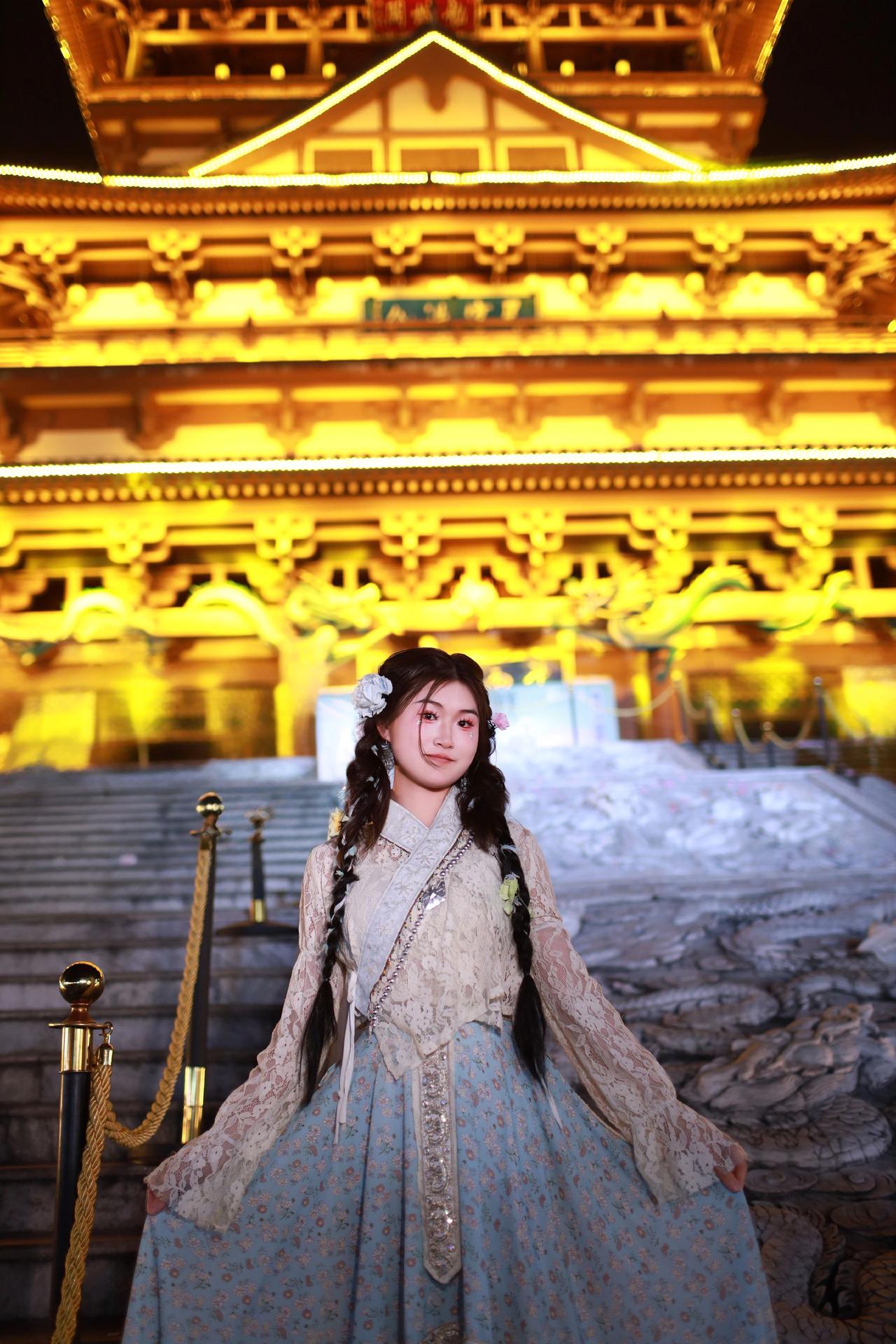 偶遇古镇，随手拍几张。传统服饰之美 国风美学 历史文化传承 西域风情