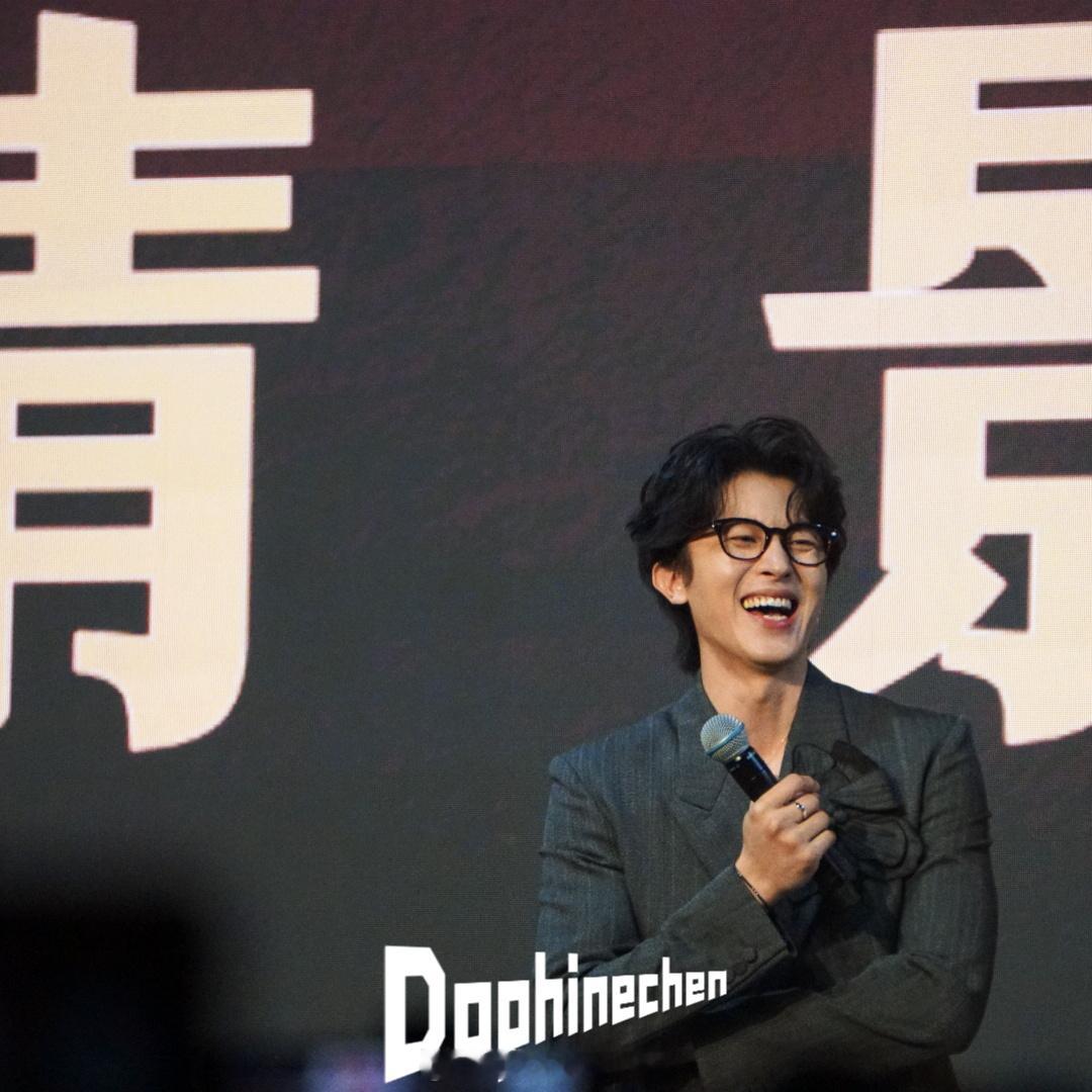 幸卓輝  今天是笑容合集以后心情不好会把马修的笑容拿出来反复观看，任何烦恼都会一
