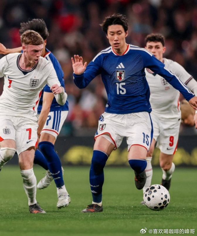 在昨天凌晨结束的国际友谊赛中，日本队在温布利球场1-0击败英格兰队，队史首次击败