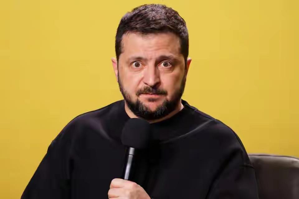 乌克兰总统泽连斯基在法国一场记者会上，当场陷入了尴尬的境地。此前，美国总统特朗普