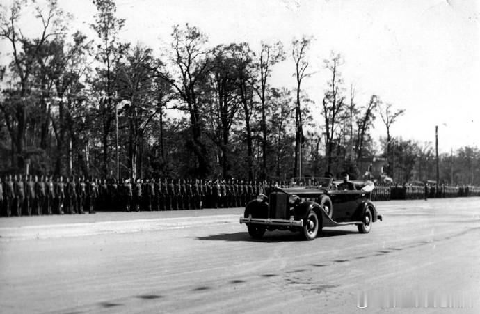 1945年，柏林，盟军胜利大游行 