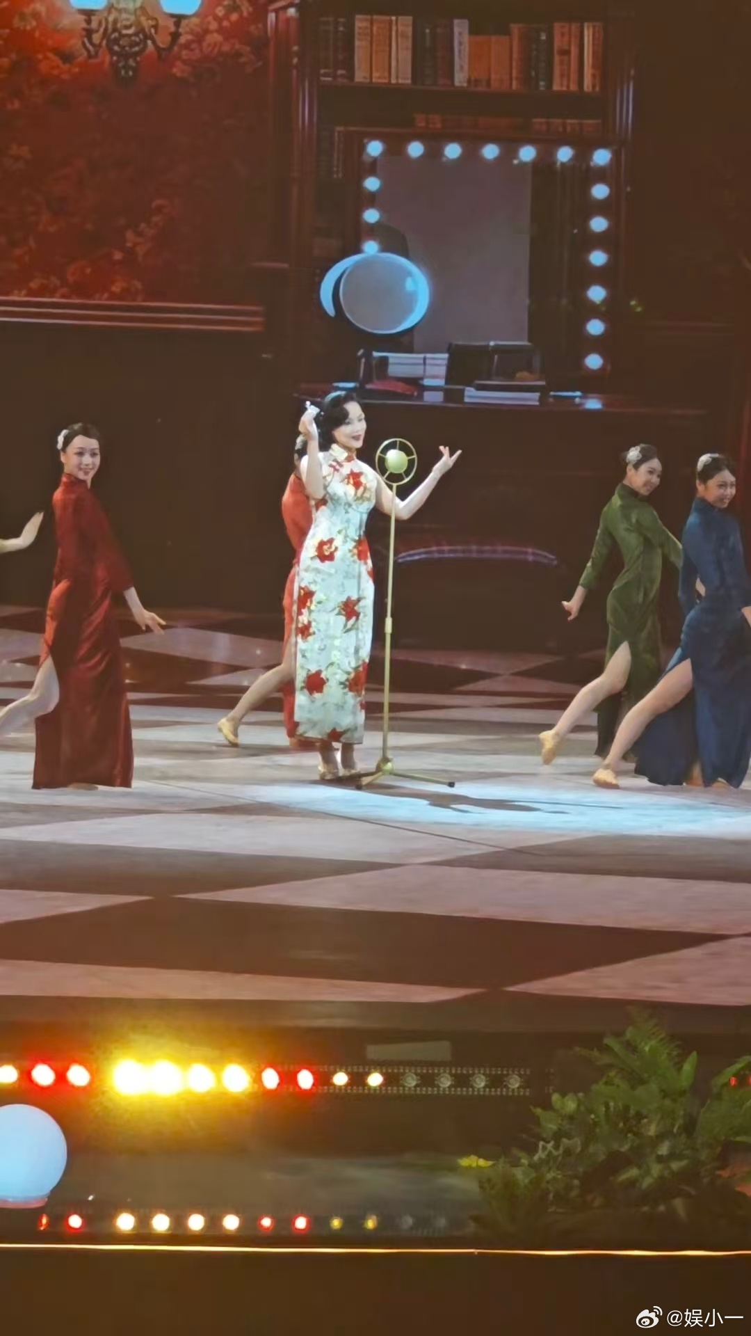 黄龄央视晚会路透带了3套造型 黄龄在《2026 年非遗晚会》舞台表现力绝了！每套