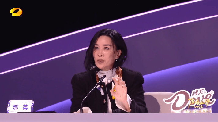 那英说生特吾姬声音值钱生特吾姬唱《生如夏花》，那细腻又有力量的声音，把歌里的热烈