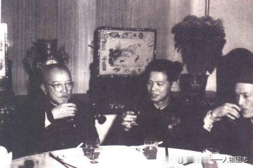 中国人民政治协商会议为庆祝第一届全国委员会第三次会议的胜利闭幕，于1951年11