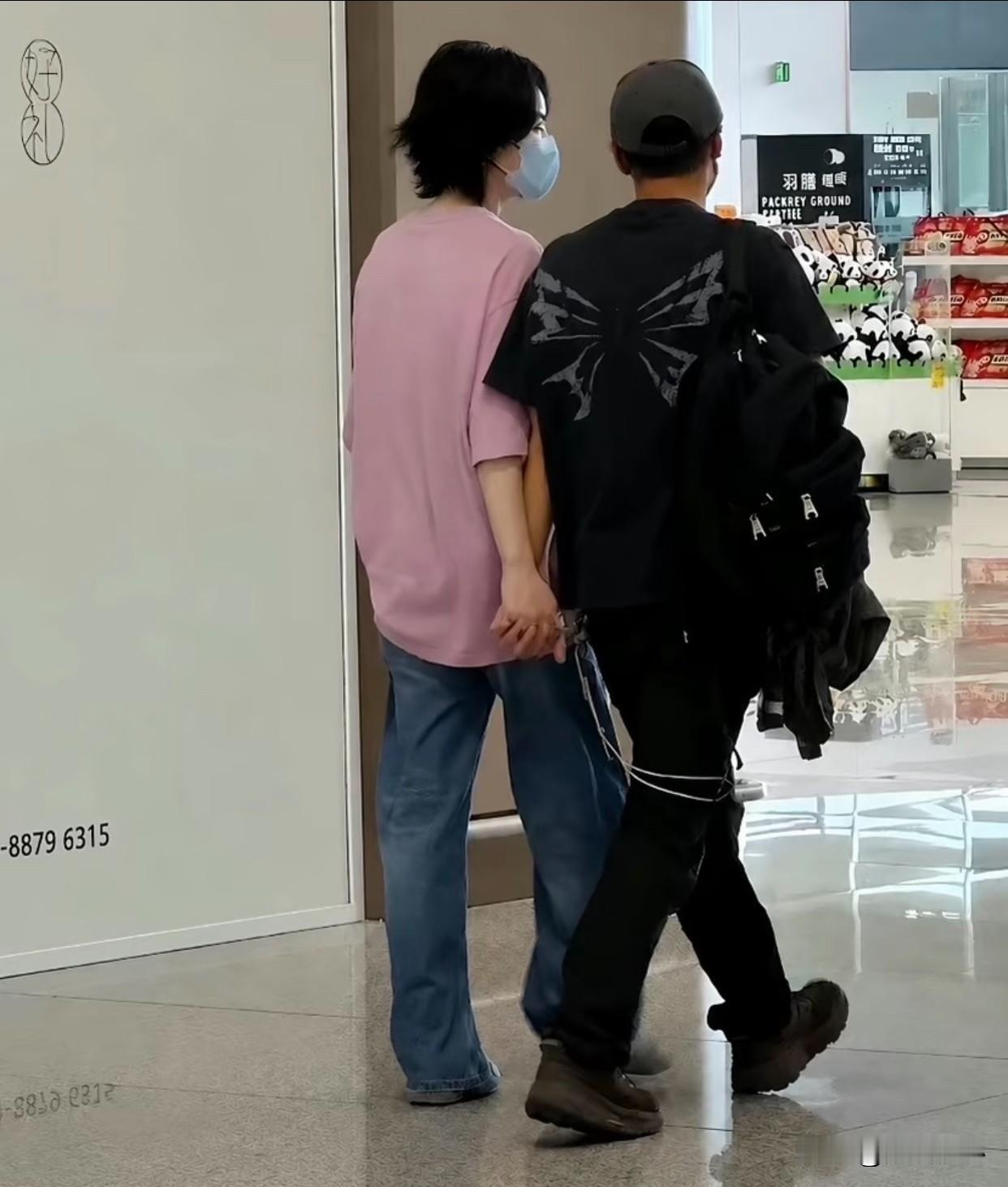 这世上到底有没有真爱呢？谢霆锋用实际行动告诉你们还真有，“锋菲恋”不但是真爱而且
