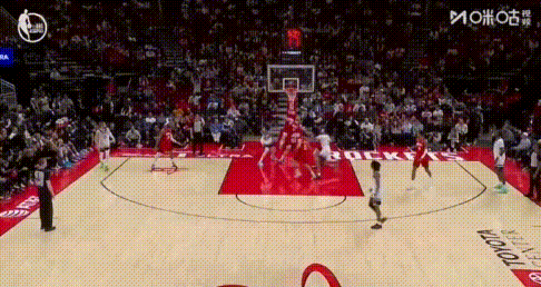 赛季新高！杜兰特39+4+7：投篮18中11，3分8中6。
开局2分钟3防快攻2