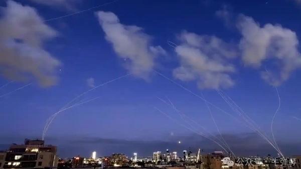 当地时间5日，伊朗一名军事官员警告：若美以试图推动政权更迭，伊朗将把以色列迪莫纳