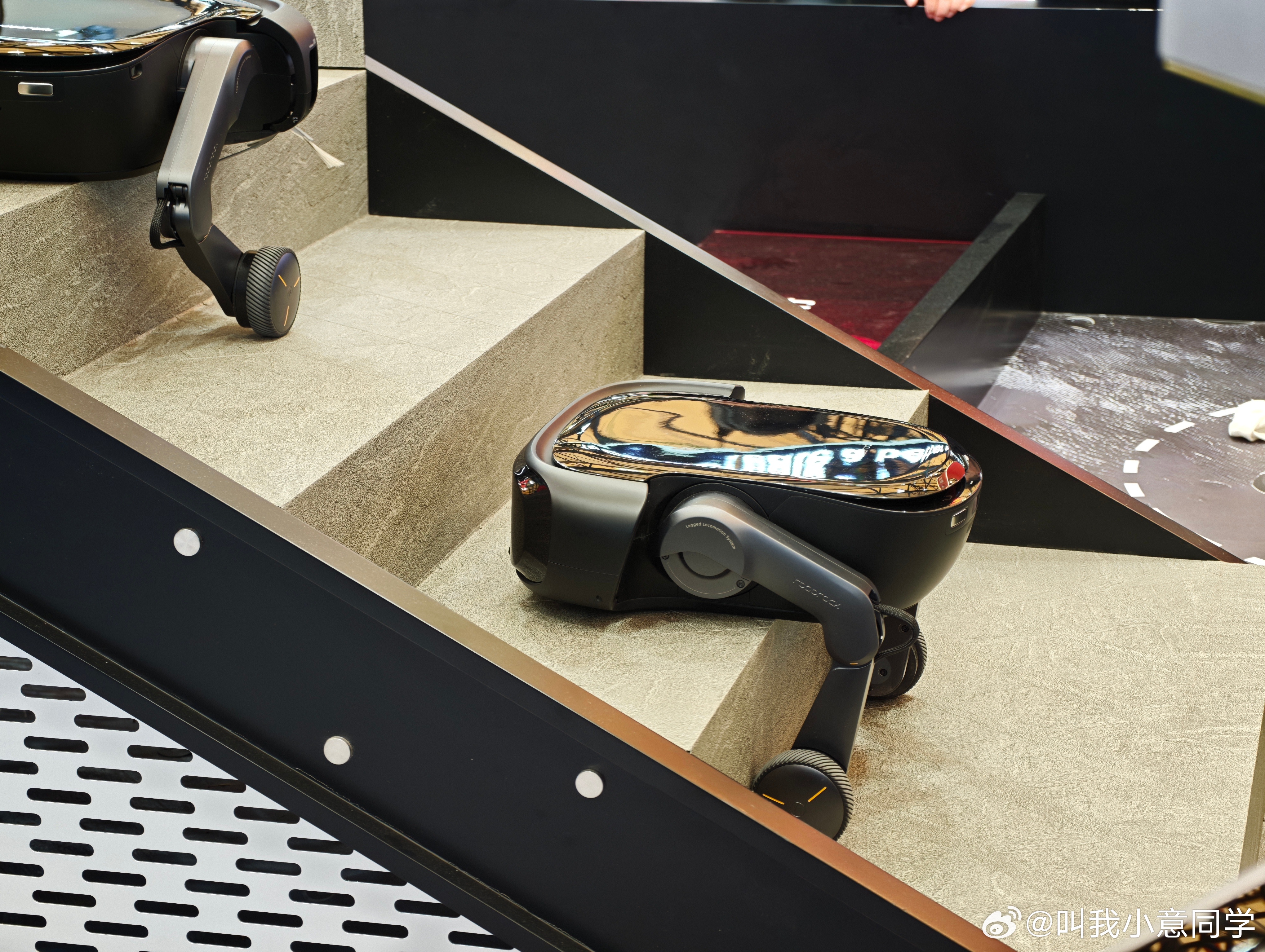 现在的全屋清洁真的越来越关注真实的家庭环境了！这次AWE去石头科技展台逛了逛，他