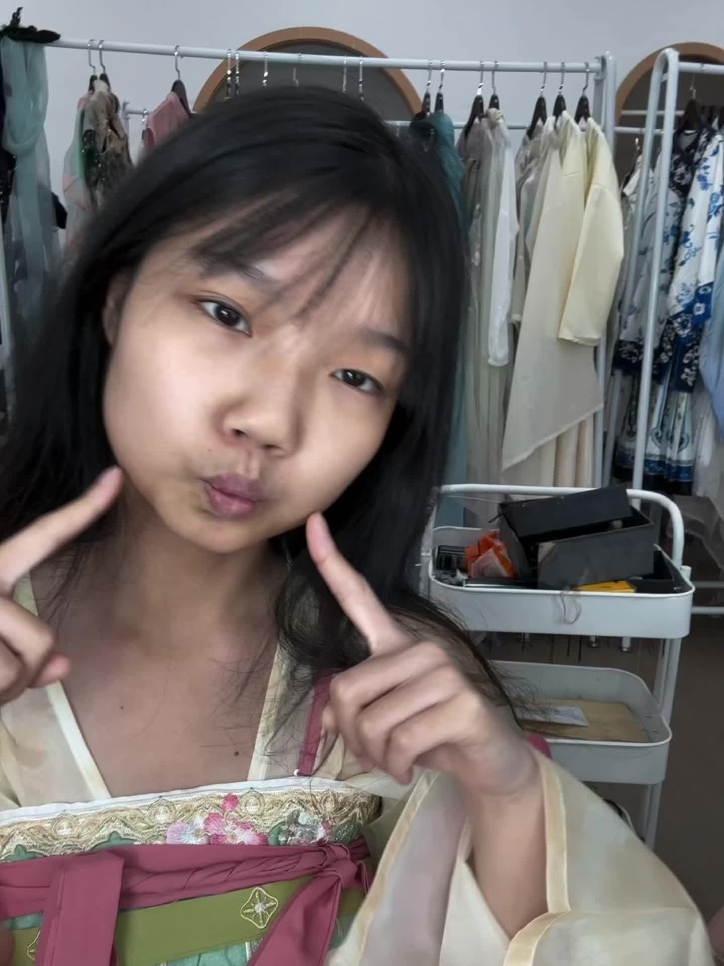 还不快来给本大小姐拍照📷！