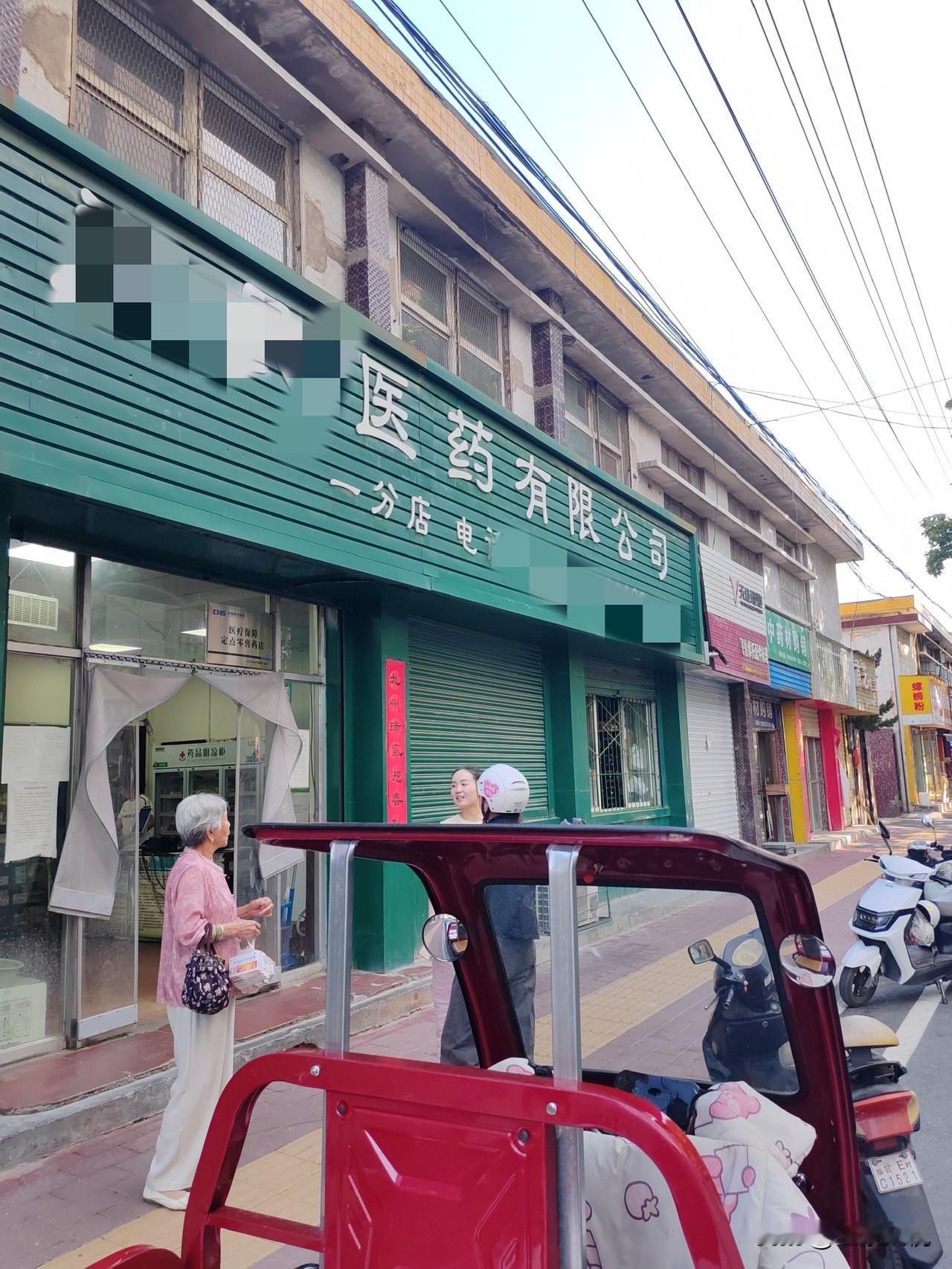医保政策不知道是那个专家制定的？用医保买药条条框框太多了，真让人不可理解。
  