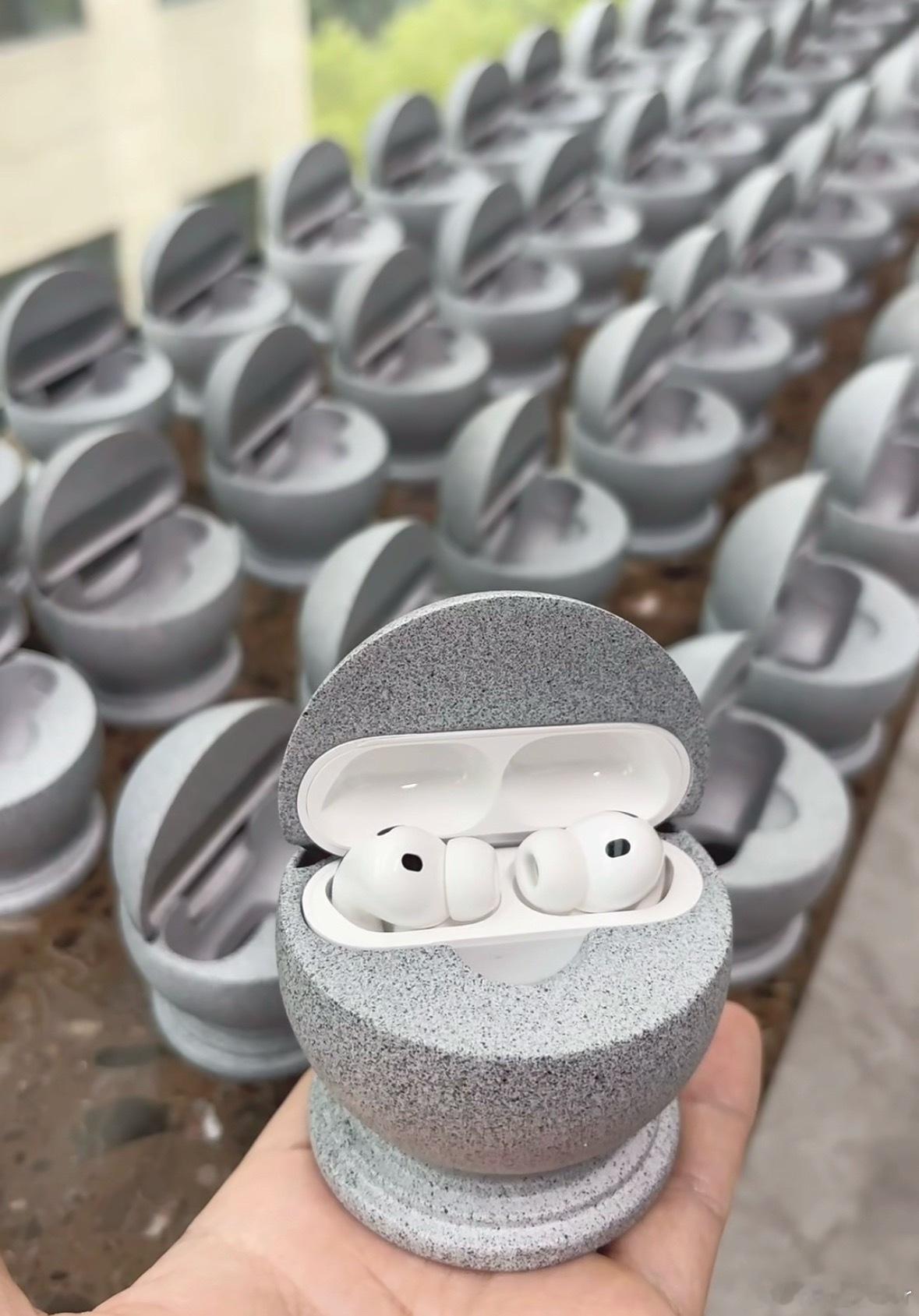 起因是刷到了一个石墩造型的AirPods保护罩就开始一直给我推送各种创意的保护罩