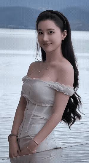 清水出芙蓉，天然去雕饰