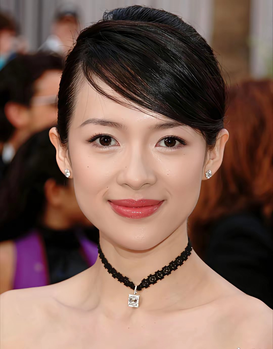 章子怡脸咋了姨早期真的很电影脸啊，现在不知道咋了