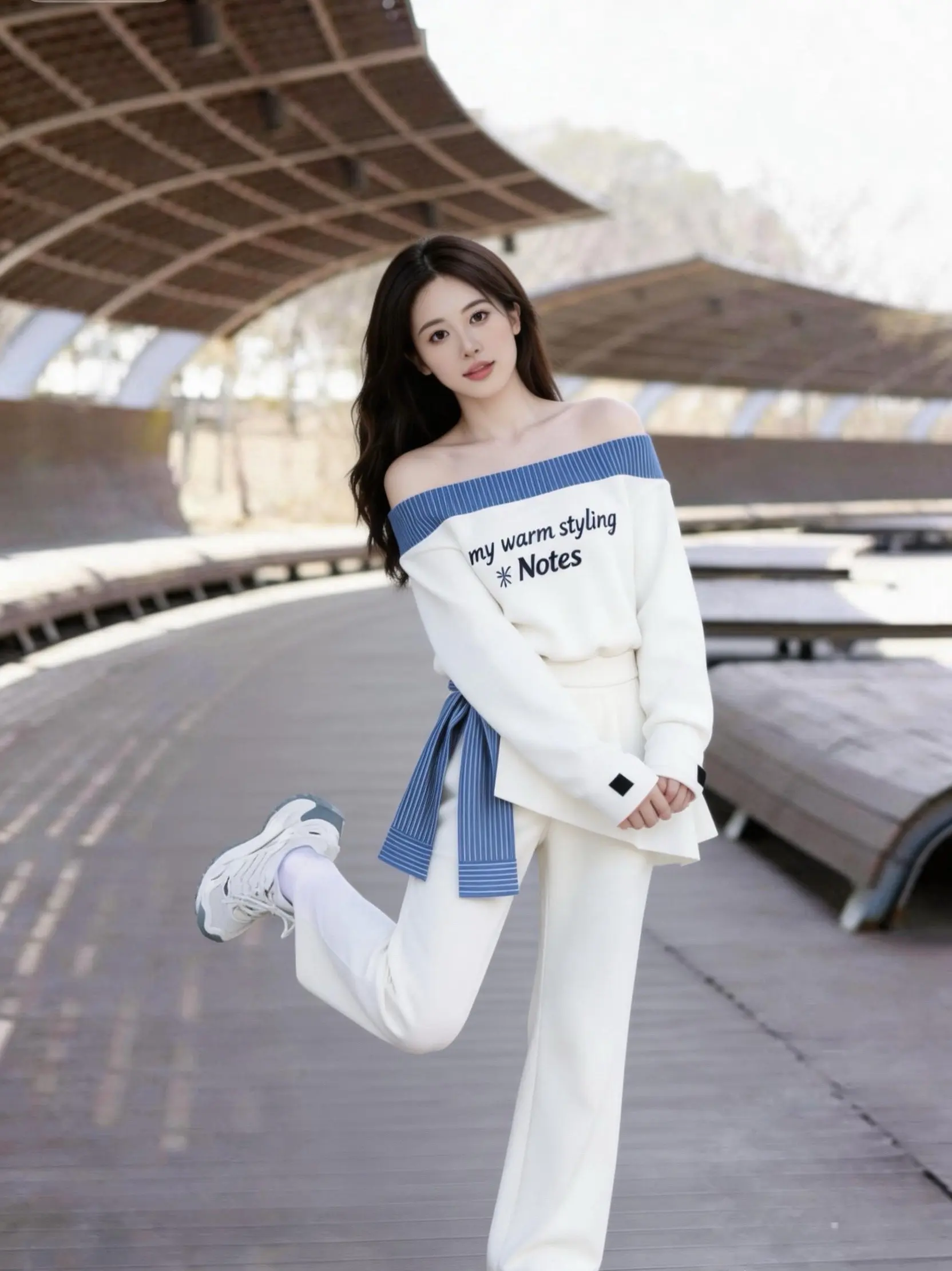 奶白+雾霾蓝，这套休闲套装也太温柔了。     奶白+雾霾蓝，显白又减...