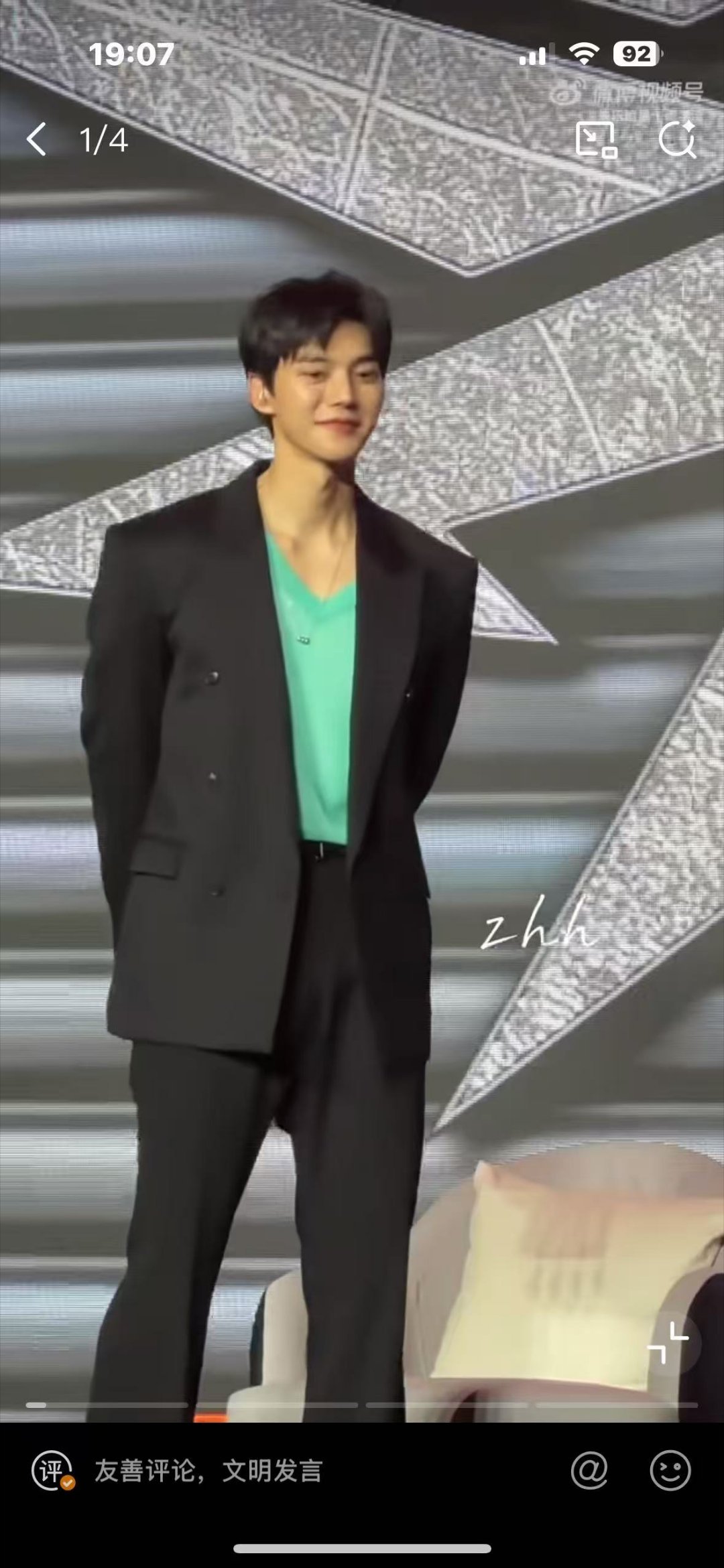 上海粉丝见面会的宋江宋江上海见面会状态宋江上海见面会状态，帅帅的，[憧憬][憧憬