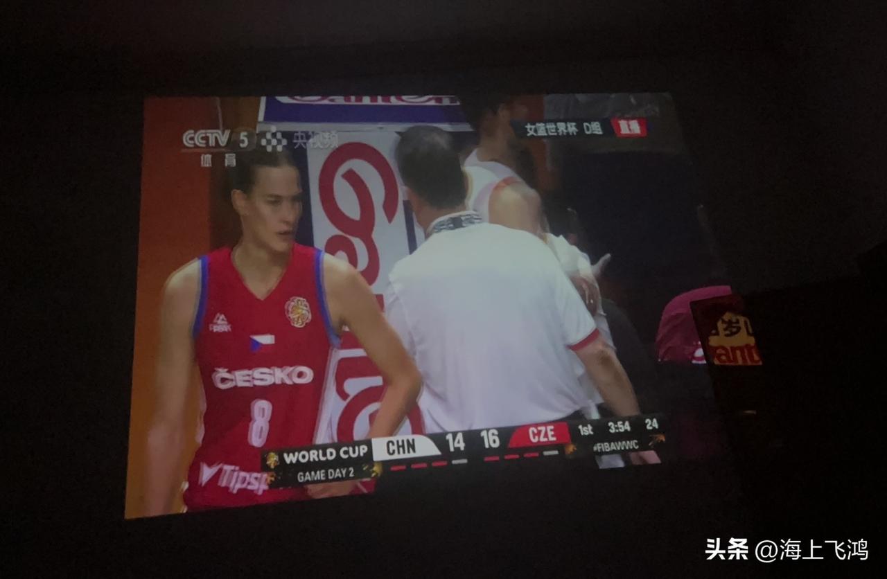 中国女篮在常规时间最后27.1秒险平捷克队，加时赛赢对手4分，中国女篮战术没有问