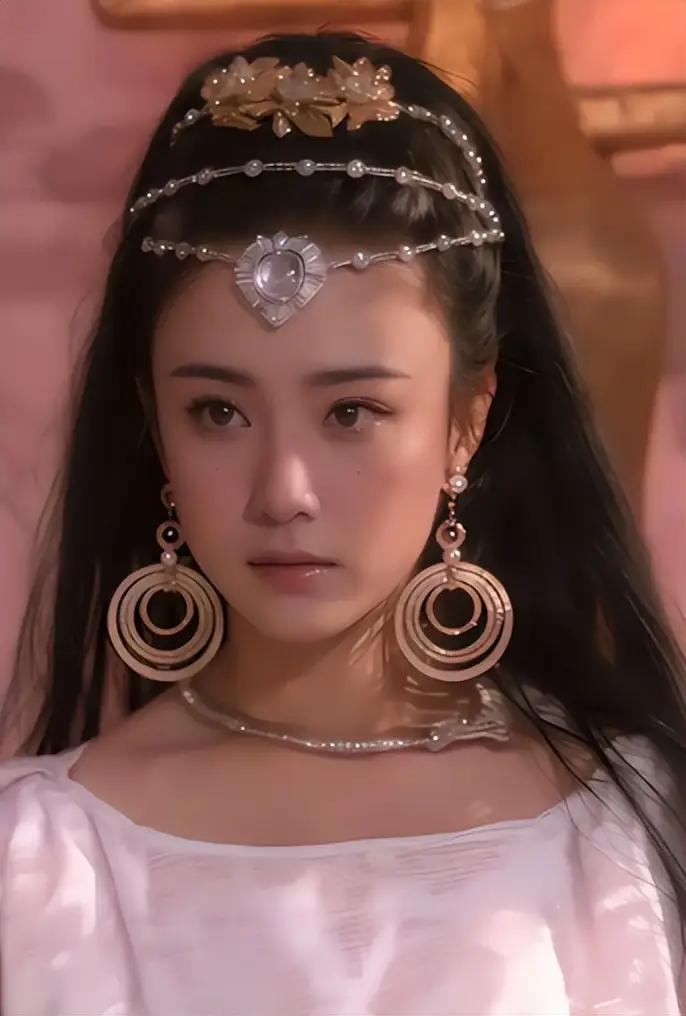36岁离婚，52岁因吸毒入狱，如今62岁一个人孤苦伶仃，从云端跌入尘埃，从万众瞩