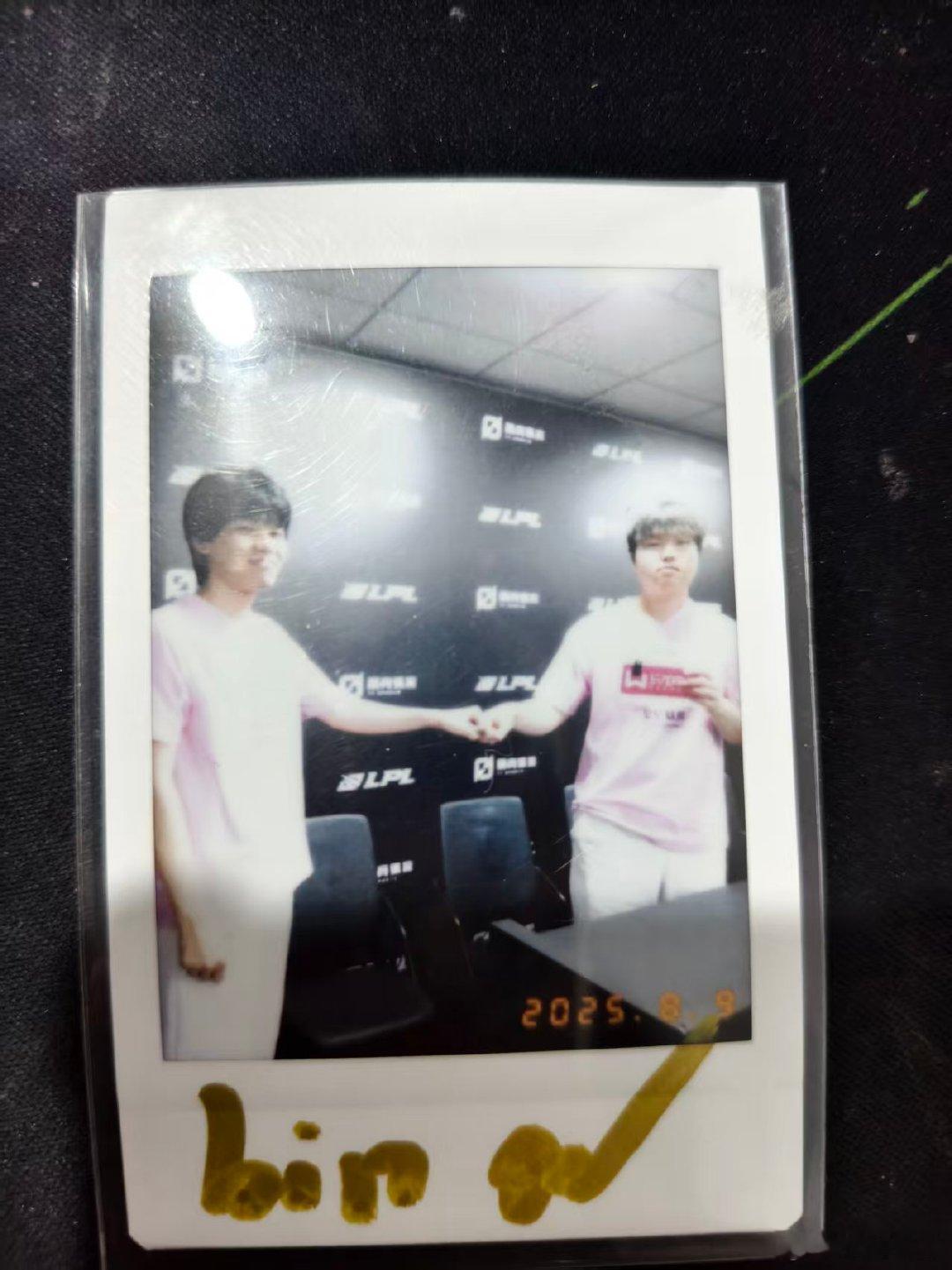 因为之前的数字炸弹小游戏，开奖之后一直没联系到获奖人，所以这次我们直接来一次限时