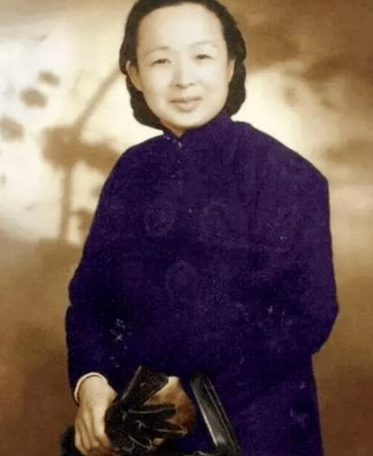 1949年，谢晋元的遗孀向陈毅要了一个房子，陈毅就把吴淞路466号送给她，几天后