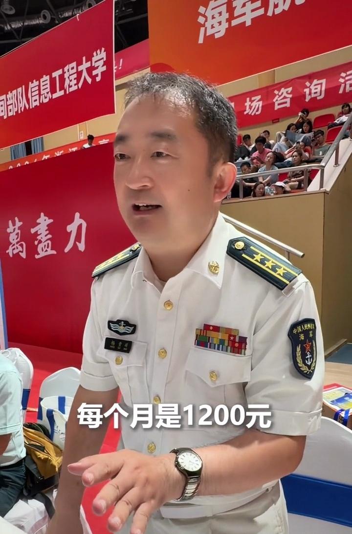 这大学太好了，管吃管住不收学费，关键每个月还发钱，甚至本、笔都免费发，毕业后的安