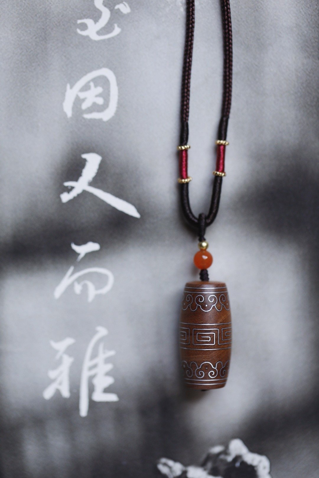 老山檀香嵌银丝 黑肉级【天珠】吊坠 3x1.5cm天然黑肉老山檀香，香味醇厚，料