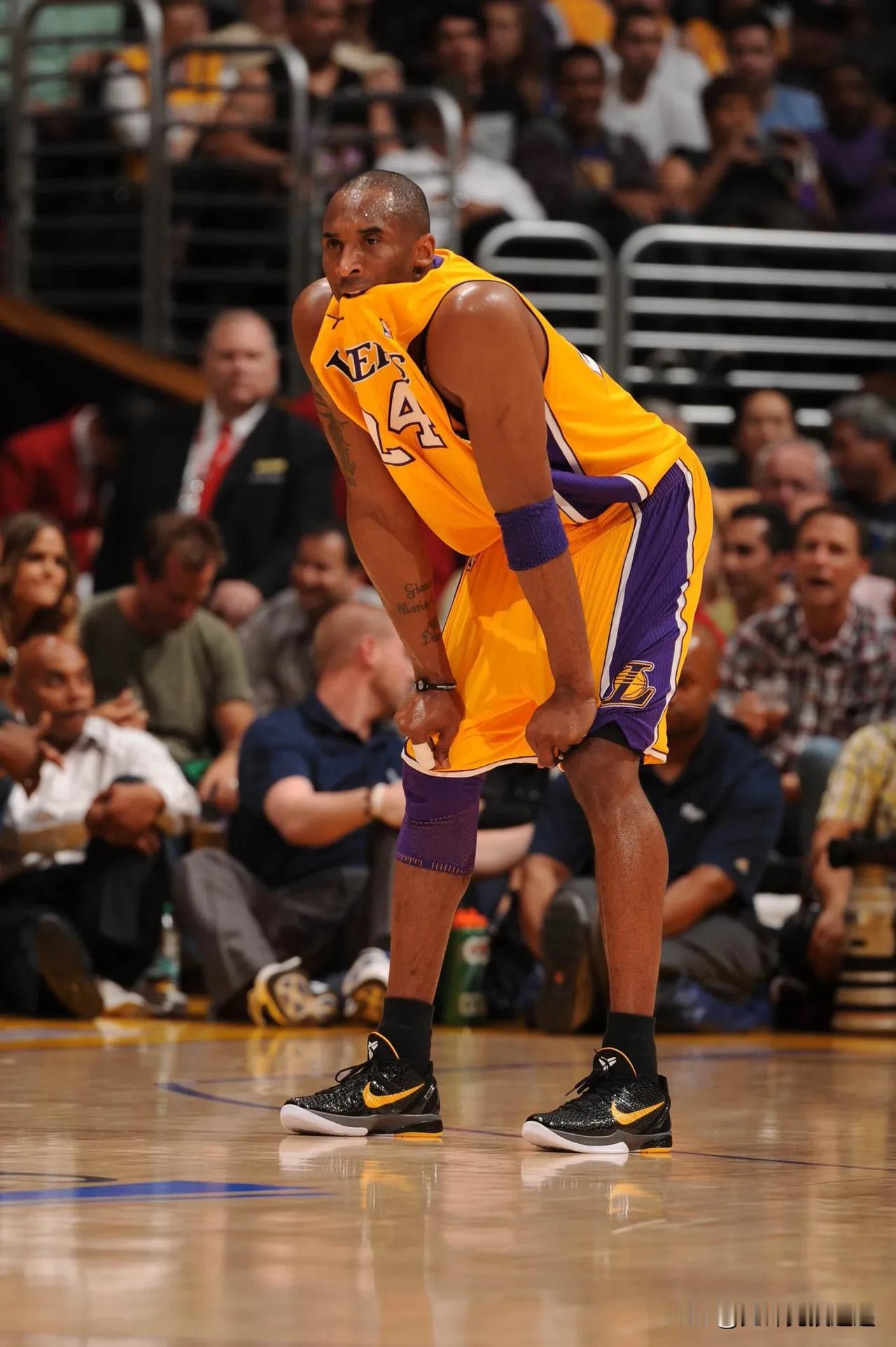 本赛季比赛中最常穿的鞋子：

1 - 科比 6
2 - 科比5
3 - 科比 I