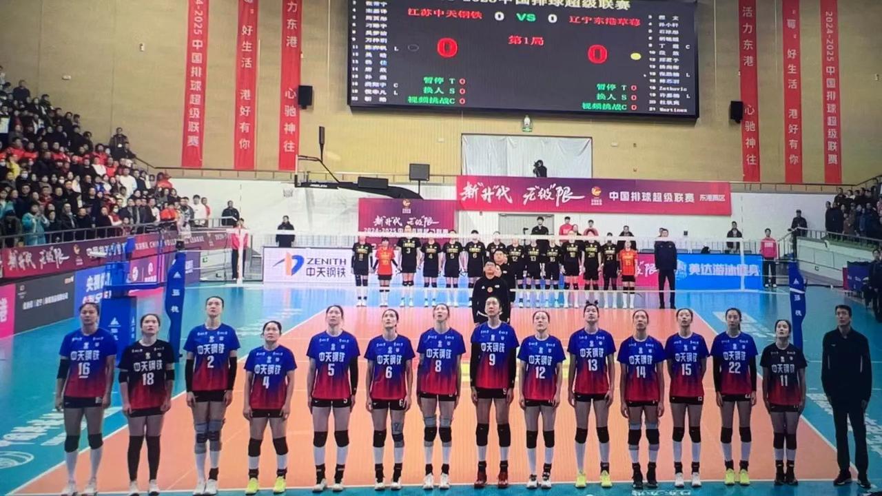 江苏女排在排超半决赛中客场3—0战胜辽宁队！
这是一场关键的胜利，不仅展示了球队