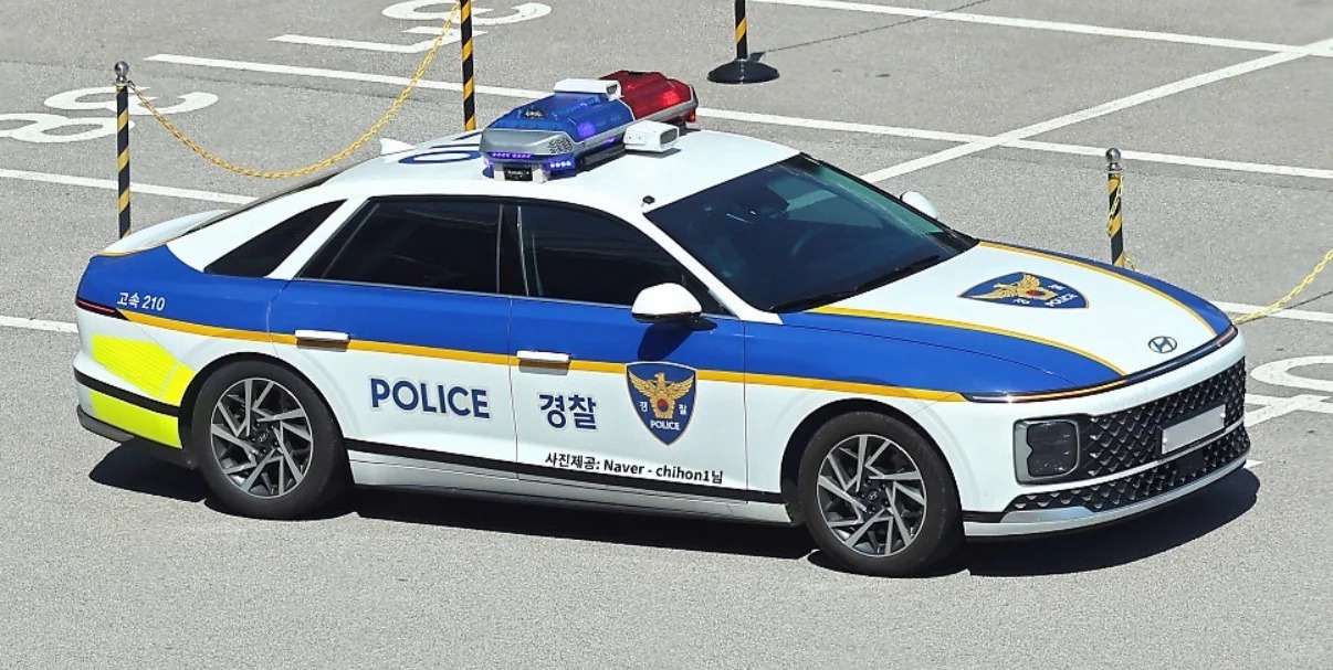 特殊车辆 韩国警车，现代伊兰特和雅尊 